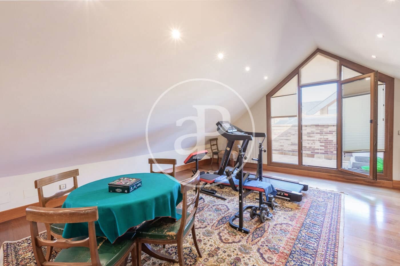 6 bedroom Villa for sale in Pozuelo de Alarcon with pool - € 1,700,000 (Ref: 9057881)