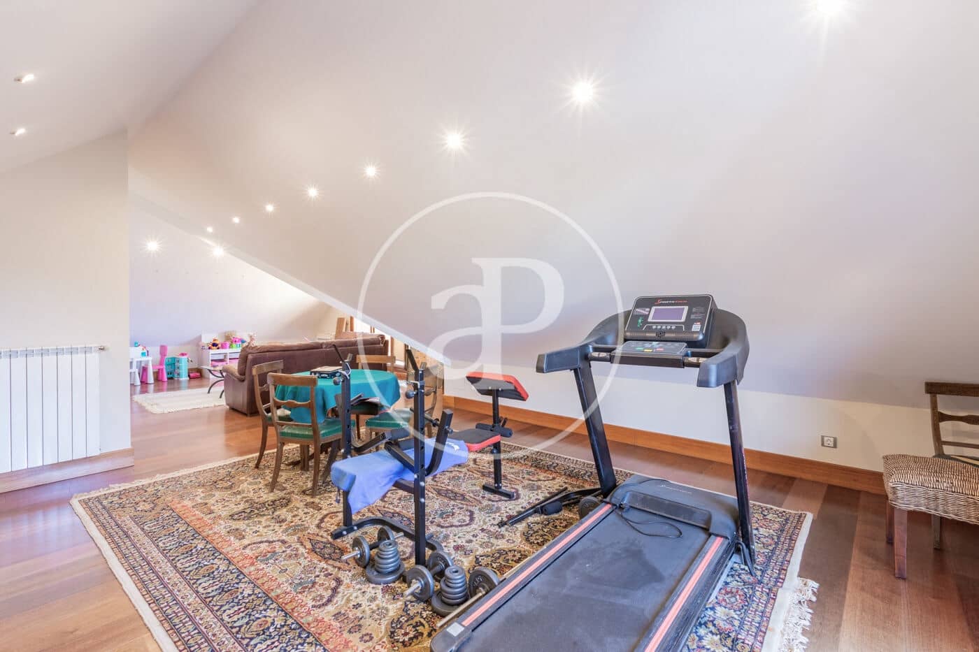 6 bedroom Villa for sale in Pozuelo de Alarcon with pool - € 1,700,000 (Ref: 9057881)