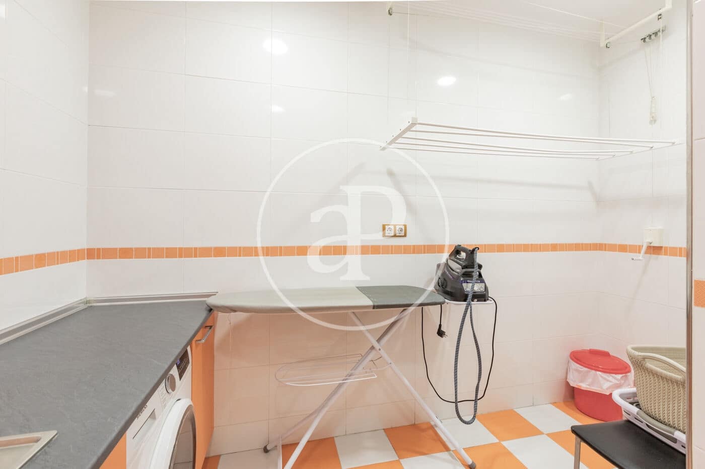 6 bedroom Villa for sale in Pozuelo de Alarcon with pool - € 1,700,000 (Ref: 9057881)