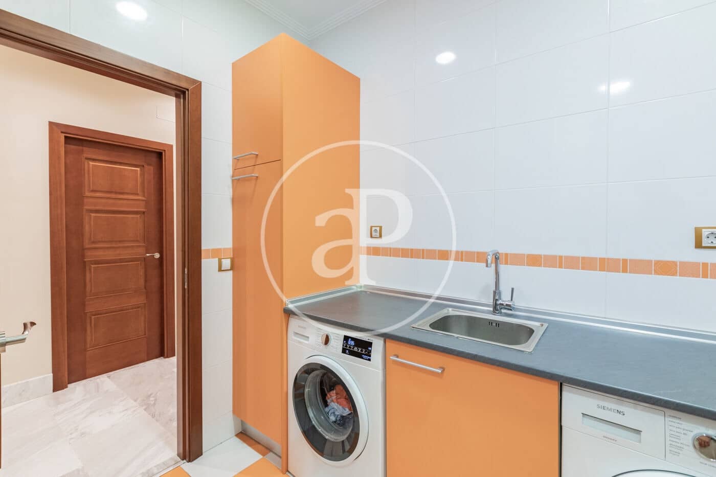 6 bedroom Villa for sale in Pozuelo de Alarcon with pool - € 1,700,000 (Ref: 9057881)