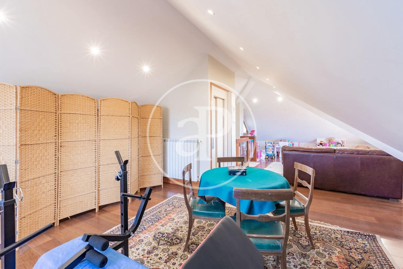 6 bedroom Villa for sale in Pozuelo de Alarcon with pool - € 1,700,000 (Ref: 9057881)