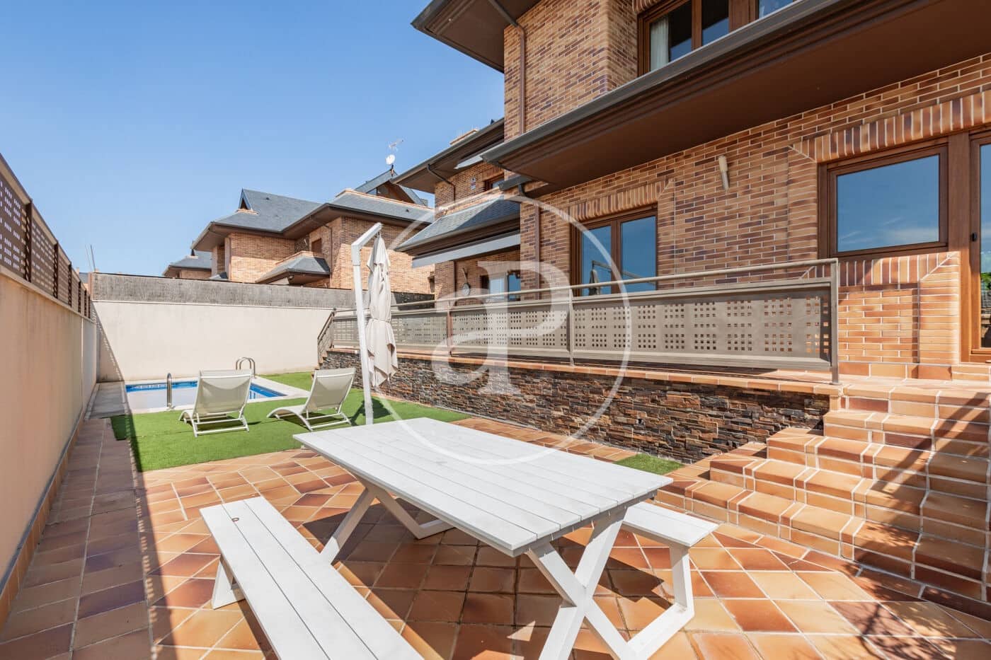 6 bedroom Villa for sale in Pozuelo de Alarcon with pool - € 1,700,000 (Ref: 9057881)