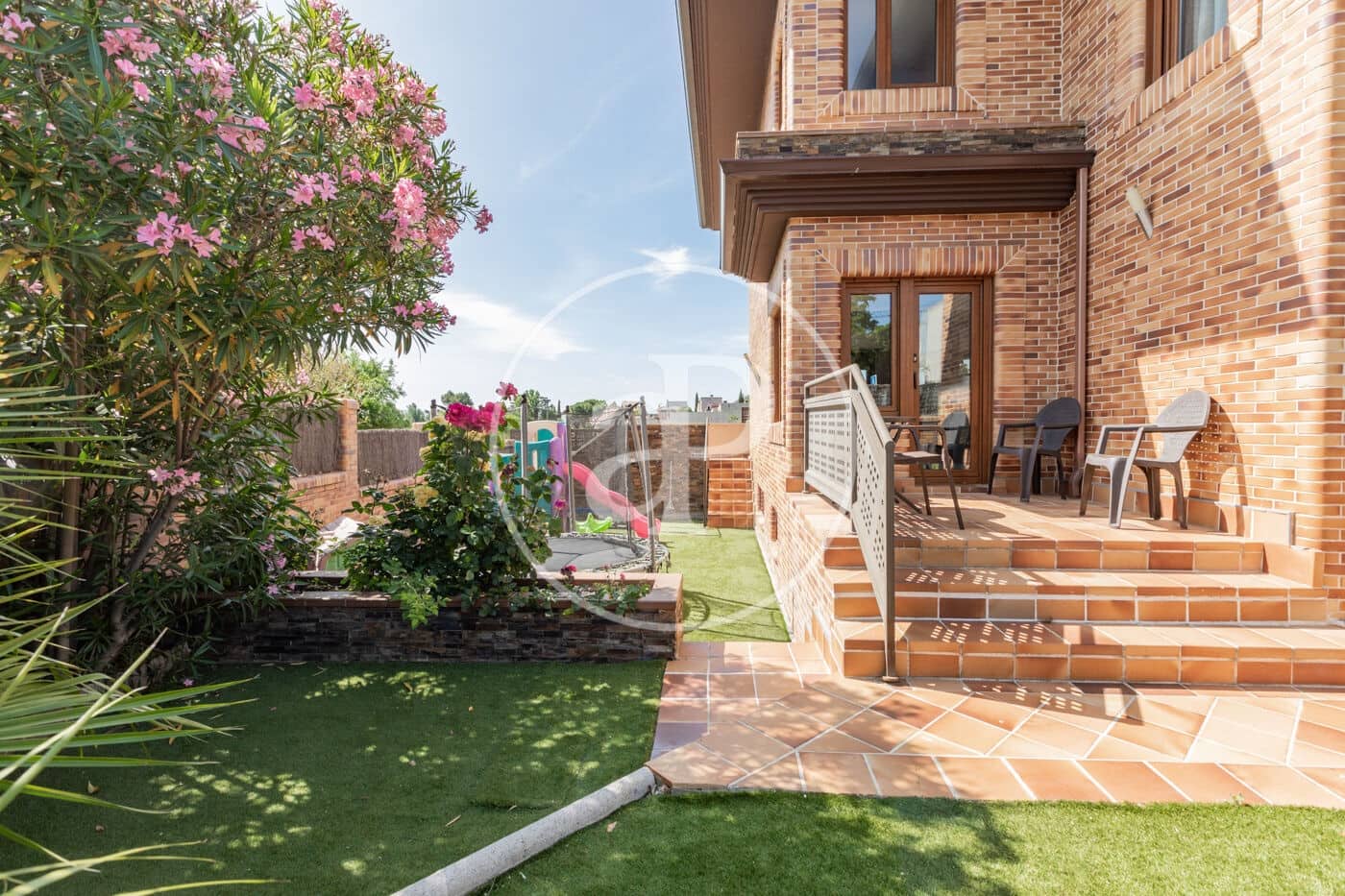 6 bedroom Villa for sale in Pozuelo de Alarcon with pool - € 1,700,000 (Ref: 9057881)