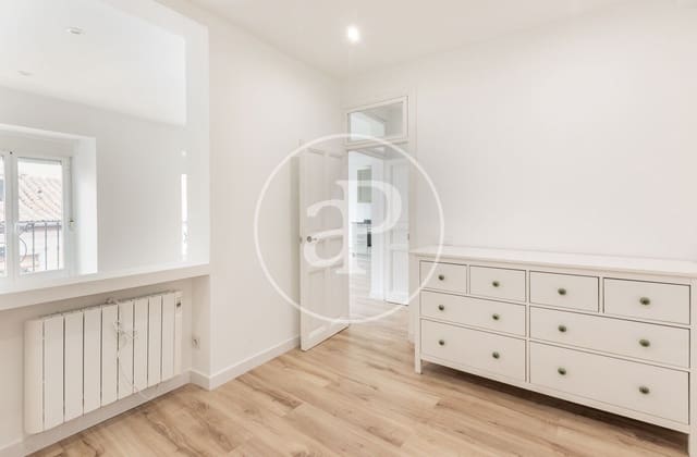 Appartement de 2 chambres à louer à Universidad, Madrid ville - 1 800 € (Ref: 9062642)