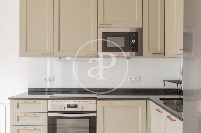Appartement de 2 chambres à louer à Universidad, Madrid ville - 1 800 € (Ref: 9062642)