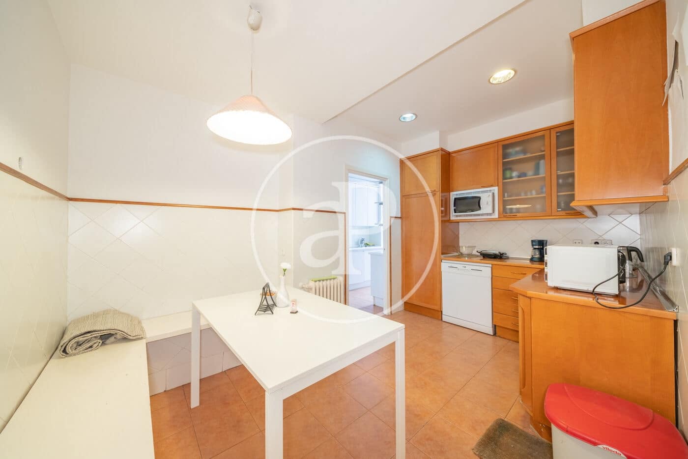4 quarto Apartamento para arrendar em Madrid cidade - 3 500 € (Ref: 9065479)
