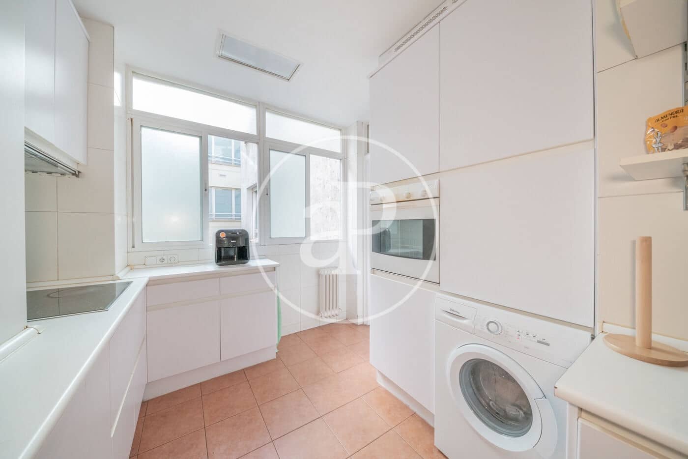 4 quarto Apartamento para arrendar em Madrid cidade - 3 500 € (Ref: 9065479)