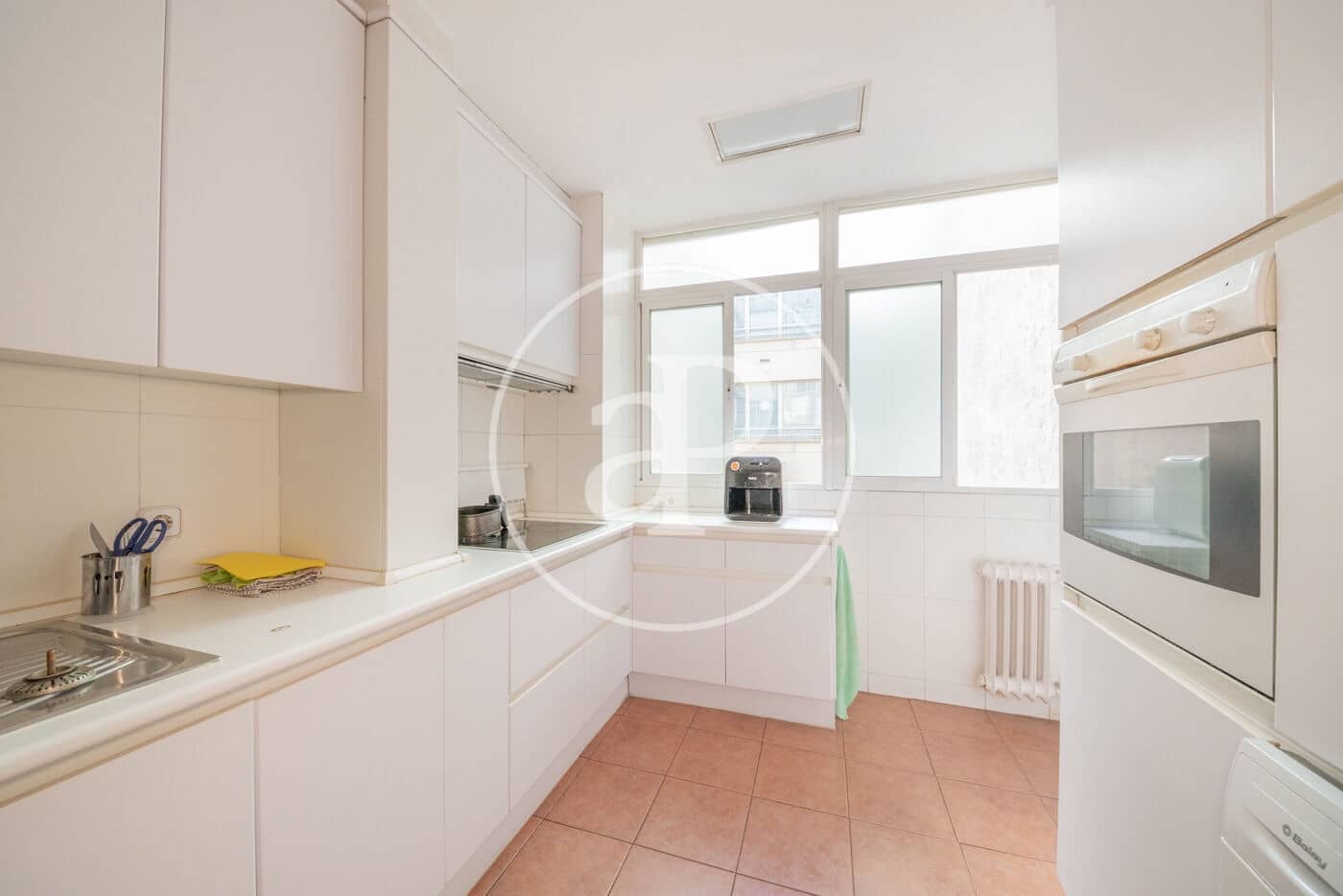 4 quarto Apartamento para arrendar em Madrid cidade - 3 500 € (Ref: 9065479)