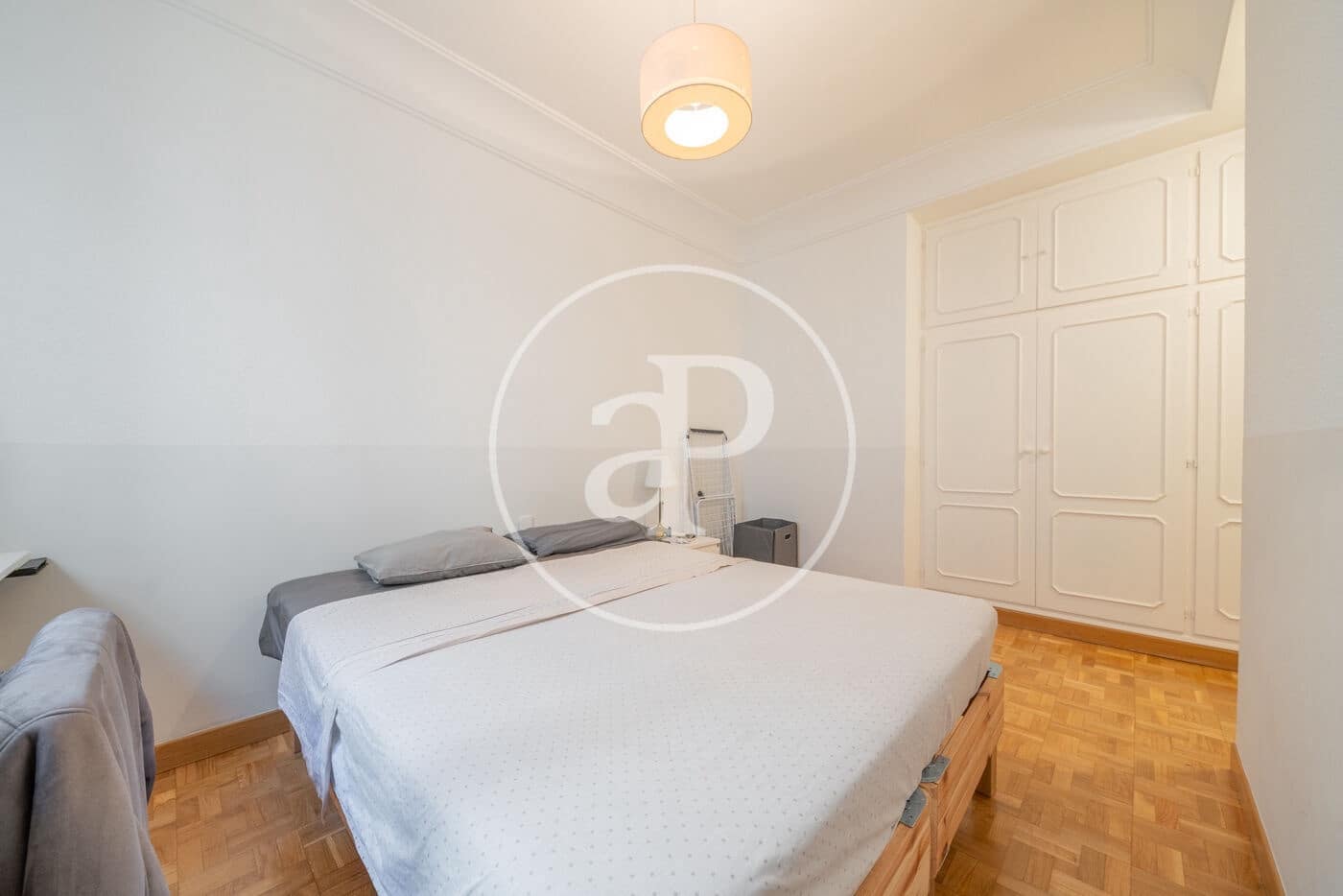 4 quarto Apartamento para arrendar em Madrid cidade - 3 500 € (Ref: 9065479)
