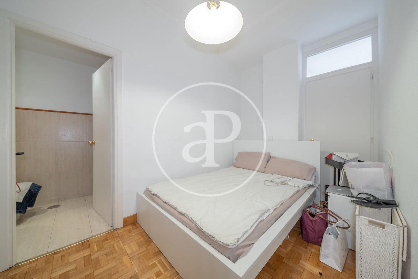 4 quarto Apartamento para arrendar em Madrid cidade - 3 500 € (Ref: 9065479)