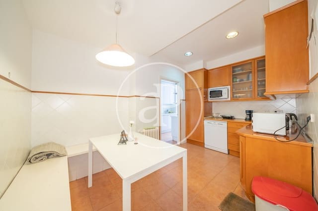 4 quarto Apartamento para arrendar em Castellana, Madrid cidade - 3 500 € (Ref: 9065479)