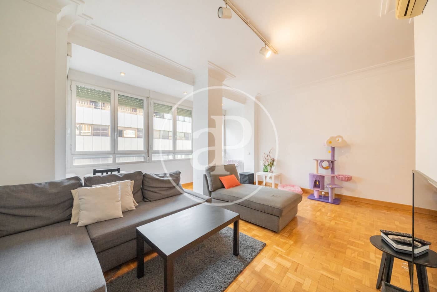 4 quarto Apartamento para arrendar em Madrid cidade - 3 500 € (Ref: 9065479)