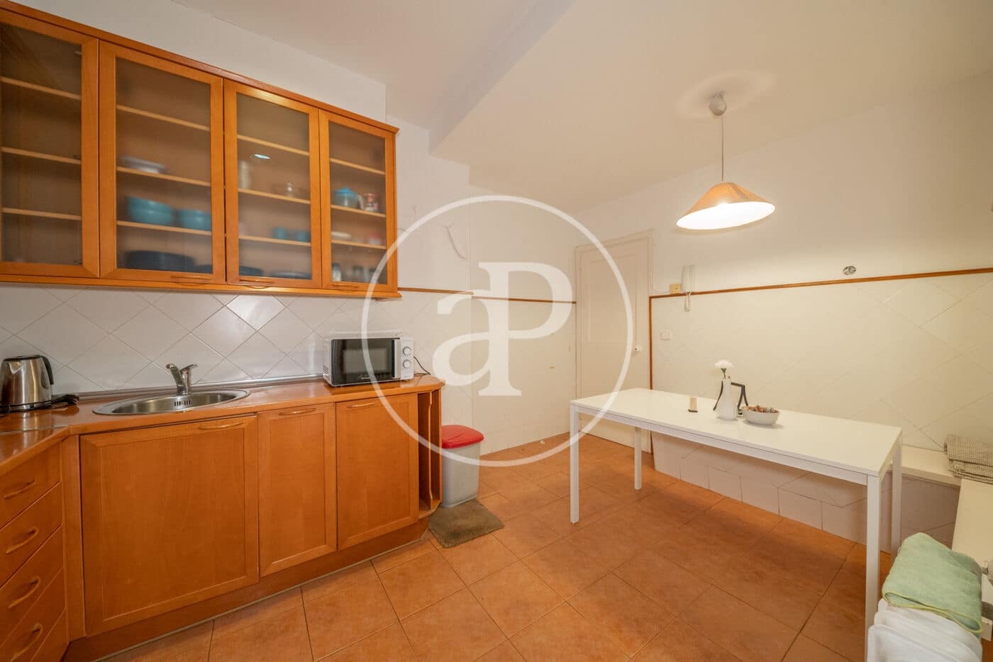 4 quarto Apartamento para arrendar em Madrid cidade - 3 500 € (Ref: 9065479)