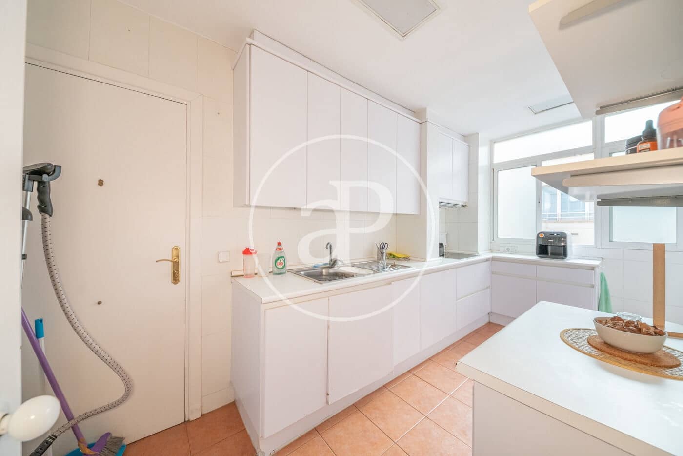 4 quarto Apartamento para arrendar em Madrid cidade - 3 500 € (Ref: 9065479)