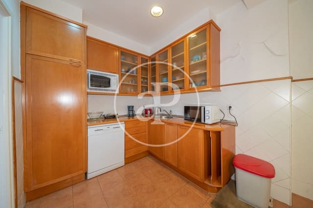 4 quarto Apartamento para arrendar em Castellana, Madrid cidade - 3 500 € (Ref: 9065479)
