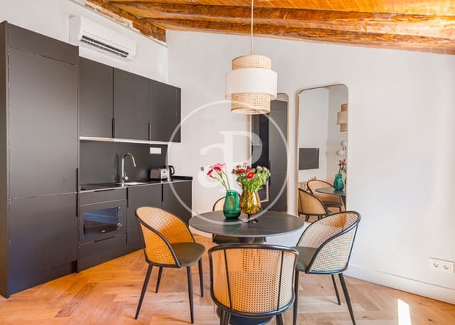 1 soveværelse Lejlighed til leje i Embajadores, Madrid by - € 1.800 (Ref: 9065481)