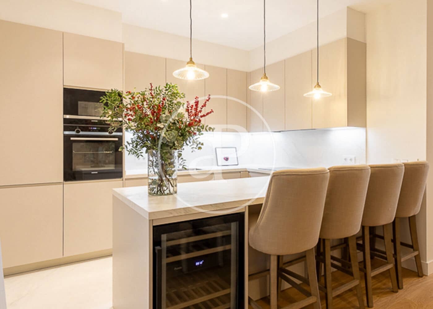 4 slaapkamer Appartement te huur in Madrid stad - € 18.500 (Ref: 9069074)