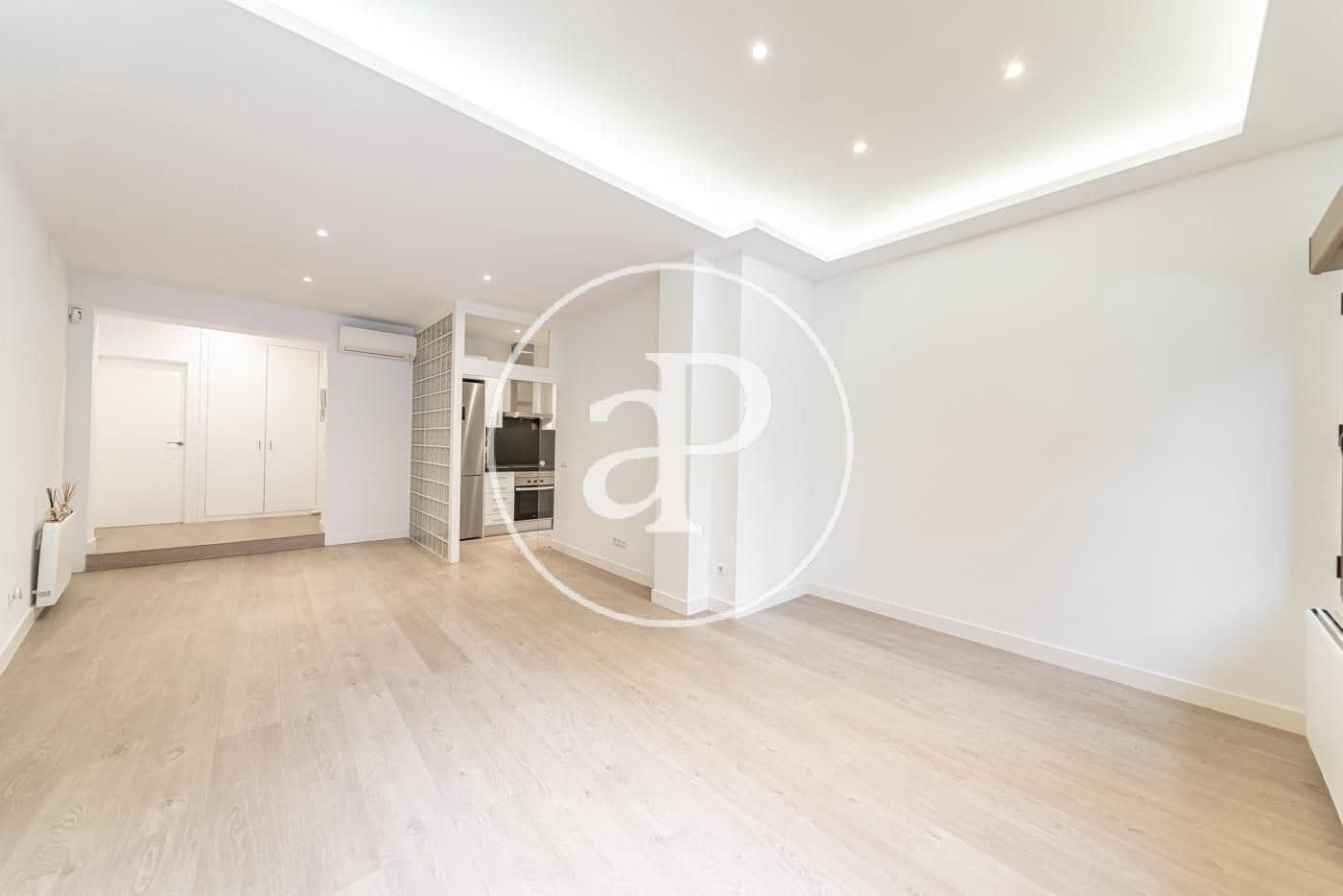 2 bedroom Apartment for rent in Madrid city - € 2,000 (Ref: 9073637)