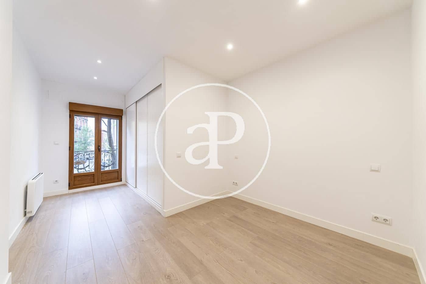 2 bedroom Apartment for rent in Madrid city - € 2,000 (Ref: 9073637)
