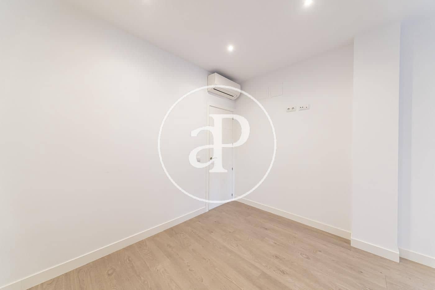 2 bedroom Apartment for rent in Madrid city - € 2,000 (Ref: 9073637)