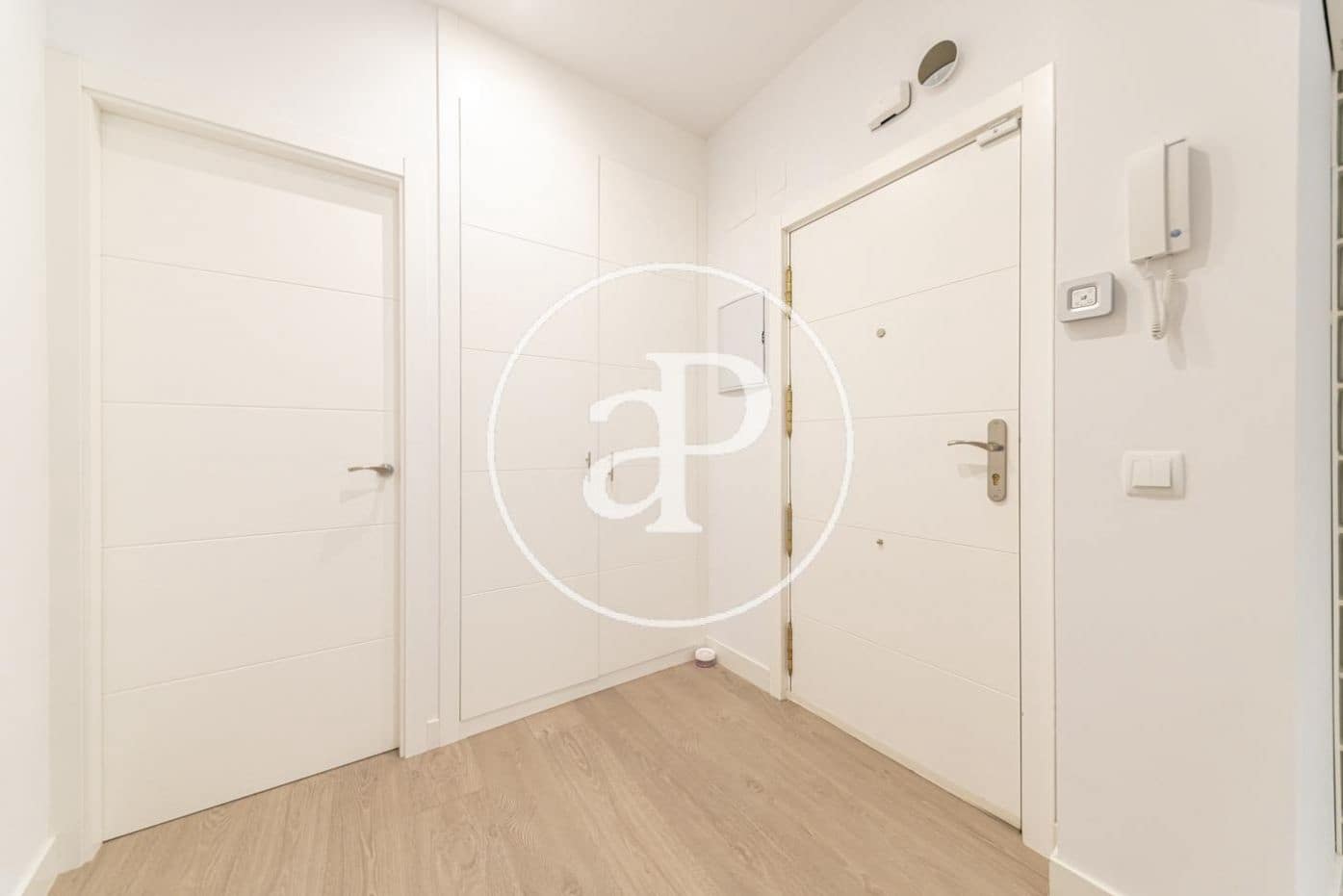 2 bedroom Apartment for rent in Madrid city - € 2,000 (Ref: 9073637)