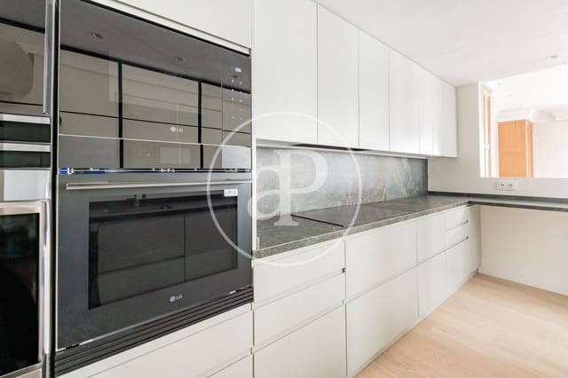 Ático de 2 habitaciones en Castellana, Madrid ciudad en alquiler - 6.000 € (Ref: 9073639)