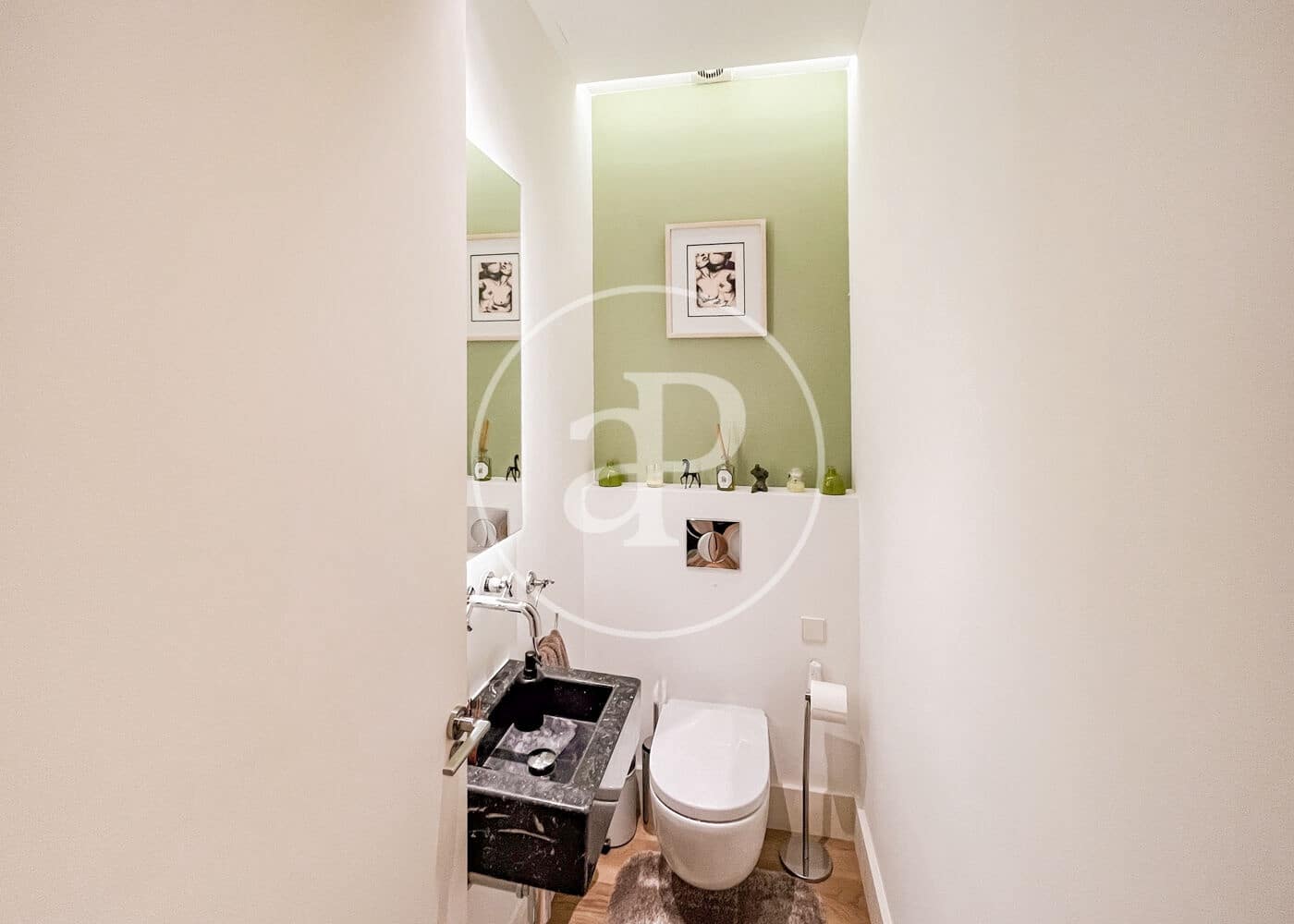 4 quarto Apartamento para arrendar em Madrid cidade - 8 800 € (Ref: 9081795)