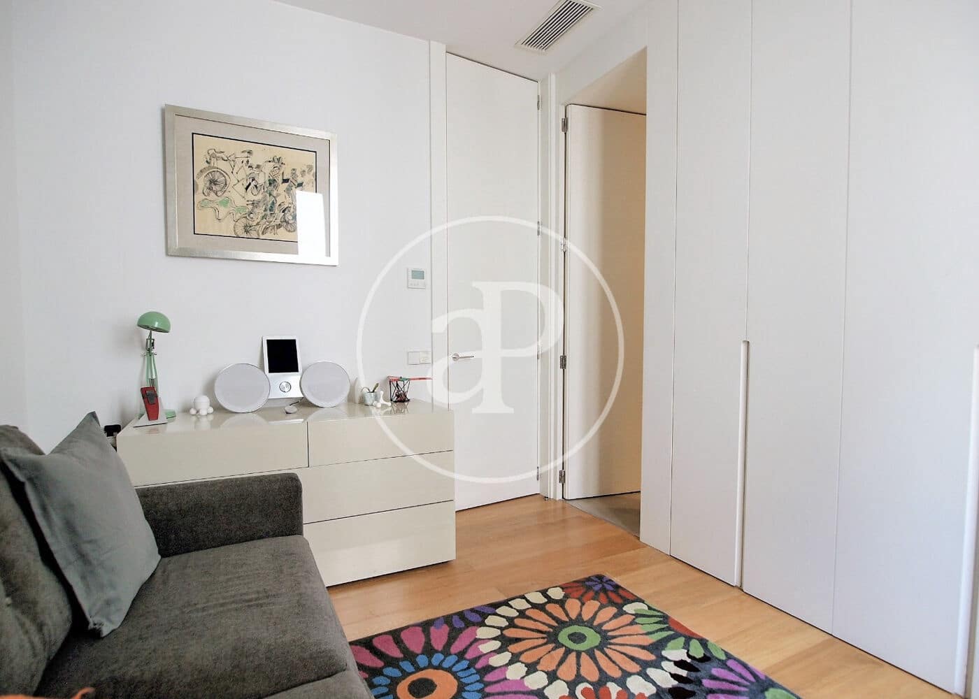 4 quarto Apartamento para arrendar em Madrid cidade - 8 800 € (Ref: 9081795)