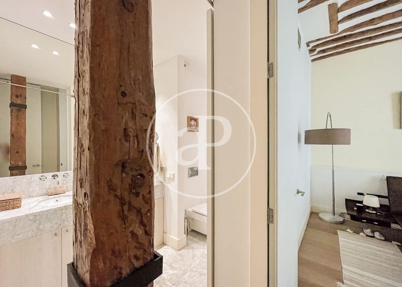 4 quarto Apartamento para arrendar em Madrid cidade - 8 800 € (Ref: 9081795)