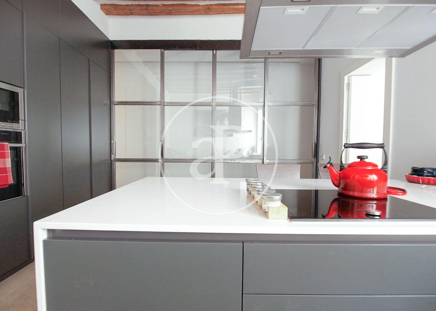 4 quarto Apartamento para arrendar em Madrid cidade - 8 800 € (Ref: 9081795)