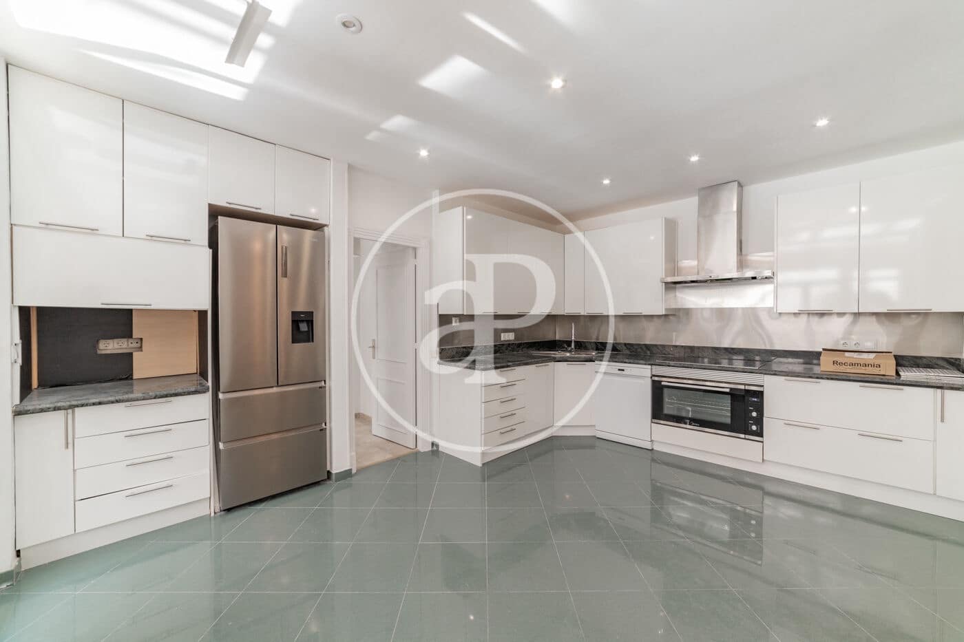 5 bedroom Apartment for rent in Madrid city - € 5,500 (Ref: 9091858)