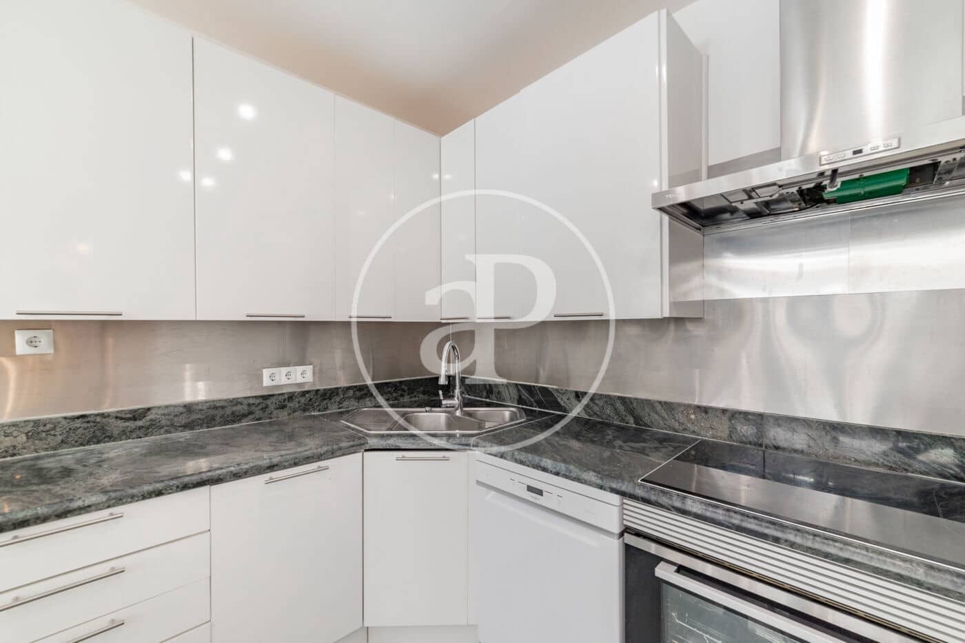 5 bedroom Apartment for rent in Madrid city - € 5,500 (Ref: 9091858)