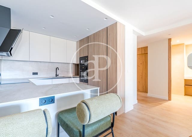 3 bedroom Apartment for sale in Rios Rosas, Madrid city - € 1,650,000 (Ref: 9091860)