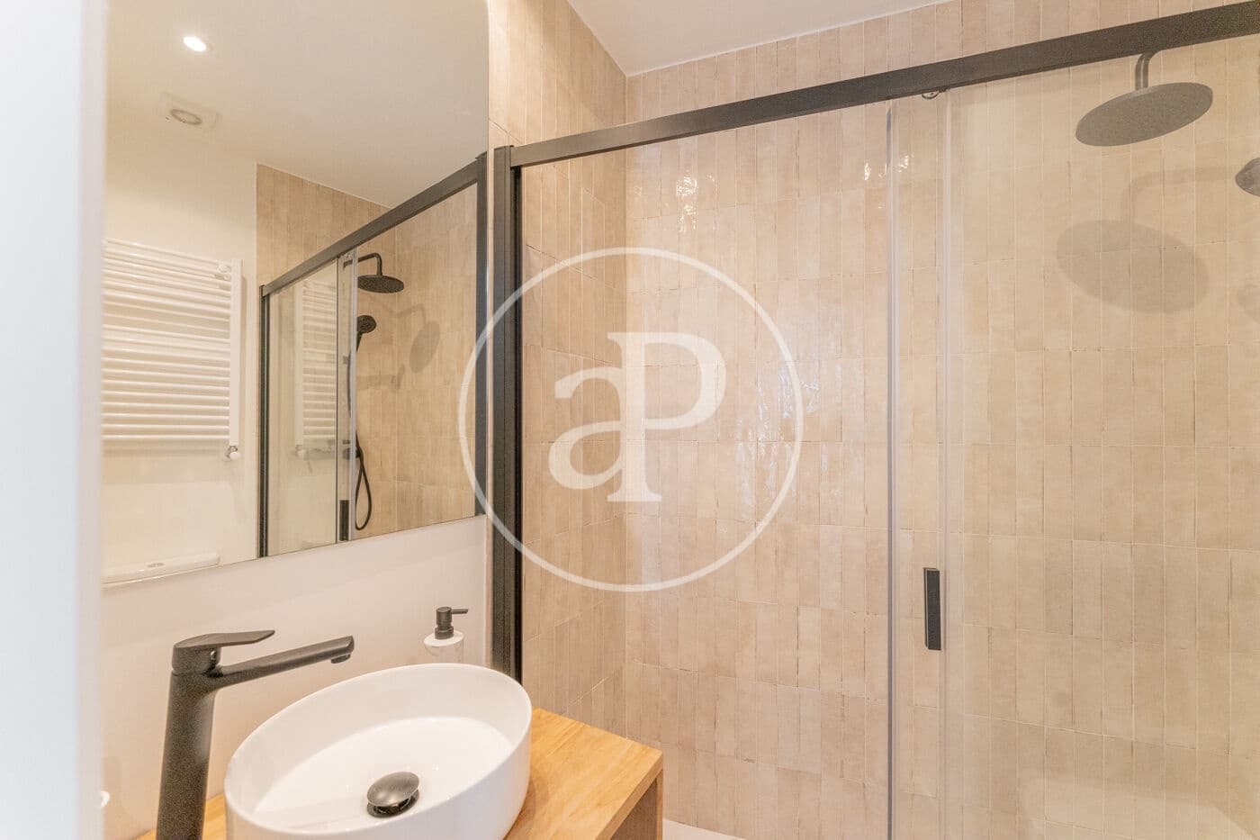 2 soveværelse Lejlighed til leje i Madrid by - € 1.800 (Ref: 9091861)
