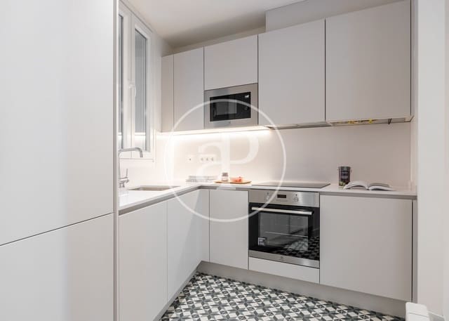 2 soveværelse Lejlighed til leje i Embajadores, Madrid by - € 3.000 (Ref: 9091863)