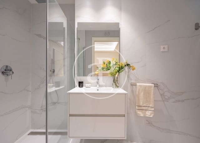 2 soveværelse Lejlighed til leje i Embajadores, Madrid by - € 3.000 (Ref: 9091863)
