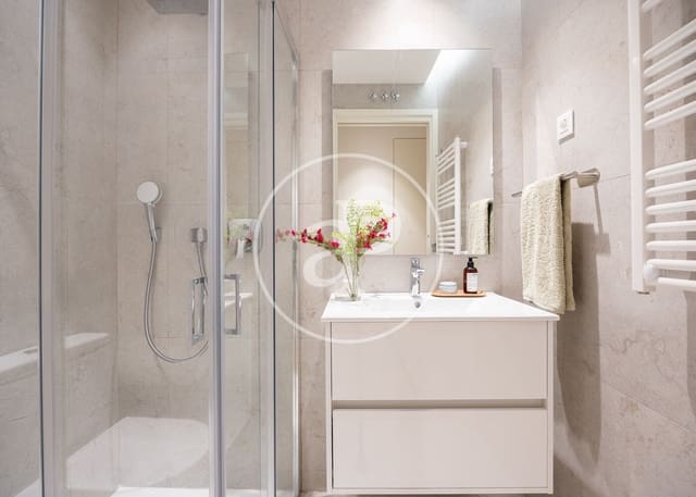 2 soveværelse Lejlighed til leje i Embajadores, Madrid by - € 3.000 (Ref: 9091863)