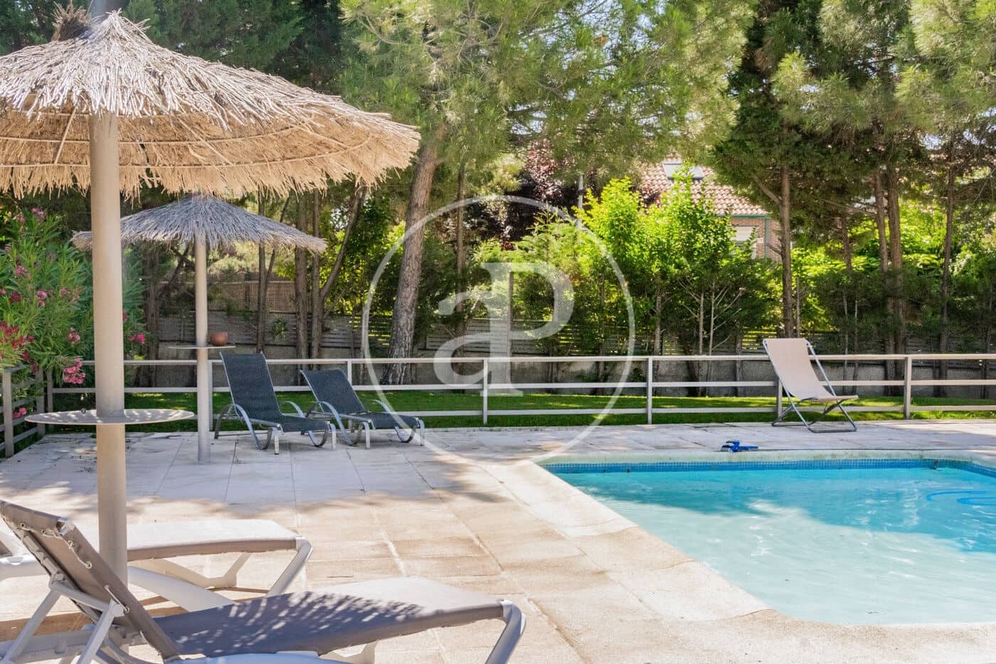 4 soveværelse Penthouse til salg i La Moraleja med swimmingpool - € 1.480.000 (Ref: 9095484)