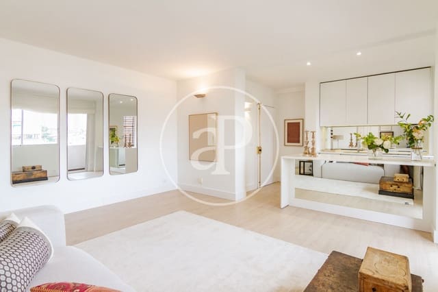 1 soveværelse Lejlighed til salg i Nueva España, Madrid by med swimmingpool - € 690.000 (Ref: 9095487)