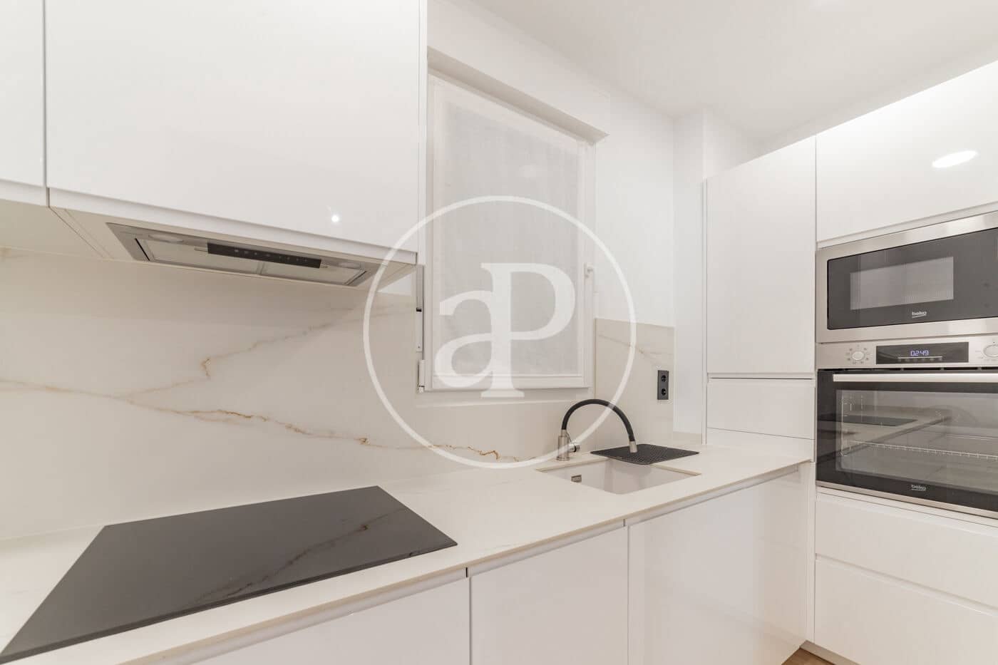 2 soveværelse Lejlighed til leje i Madrid by - € 2.500 (Ref: 9100936)