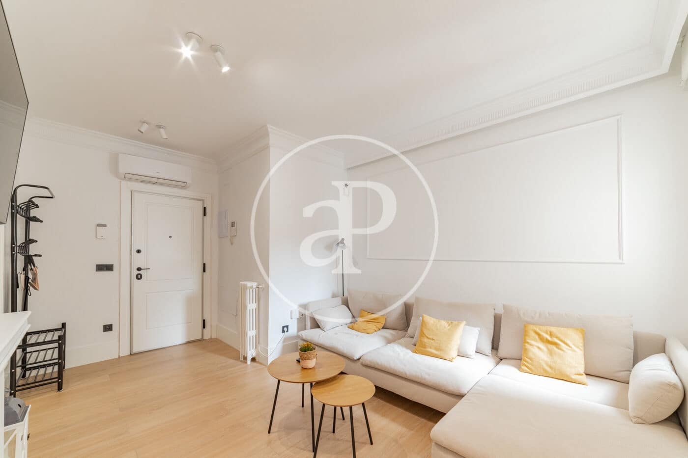 2 soveværelse Lejlighed til leje i Madrid by - € 2.500 (Ref: 9100936)