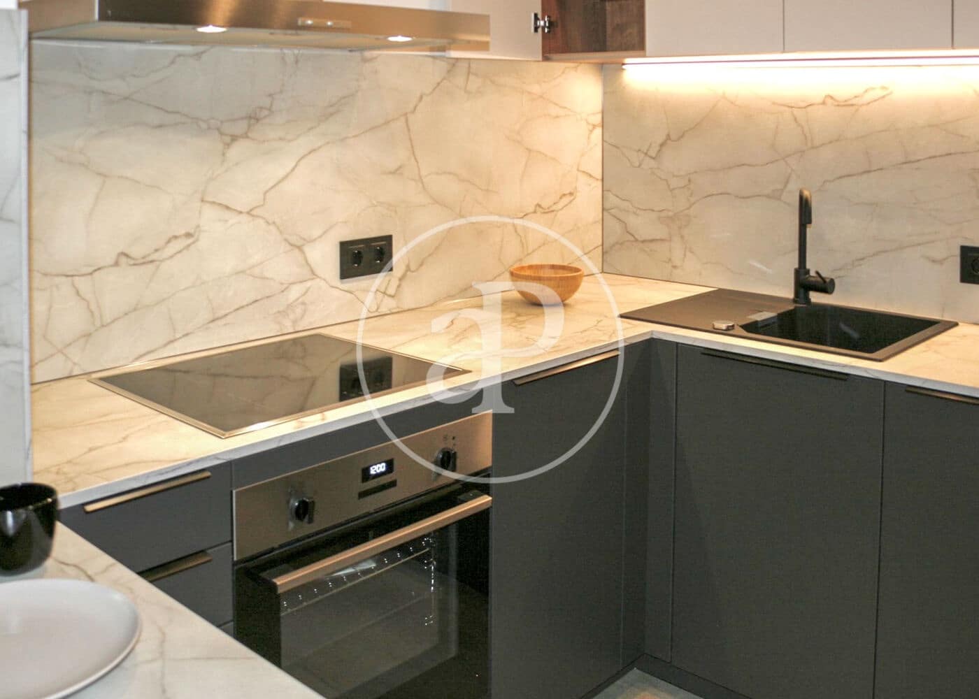 1 slaapkamer Appartement te huur in Madrid stad - € 2.000 (Ref: 9100937)