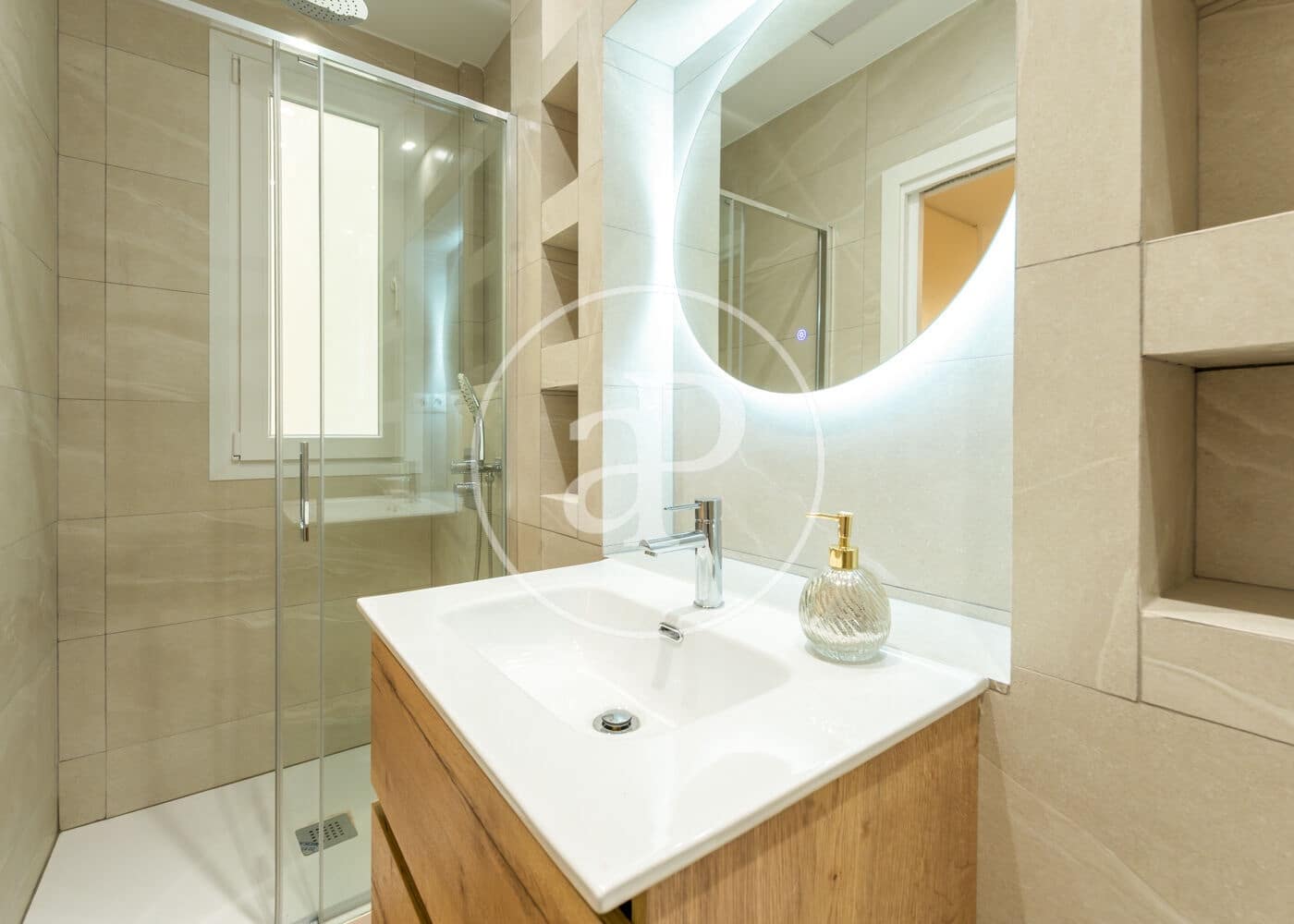 2 soveværelse Lejlighed til leje i Madrid by - € 2.800 (Ref: 9104864)