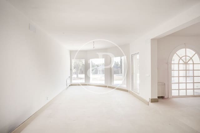 5 bedroom Villa for sale in Las Rozas de Madrid with pool - € 2,200,000 (Ref: 9106713)