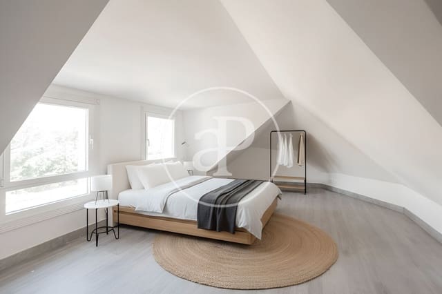 5 bedroom Villa for sale in Las Rozas de Madrid with pool - € 2,200,000 (Ref: 9106713)