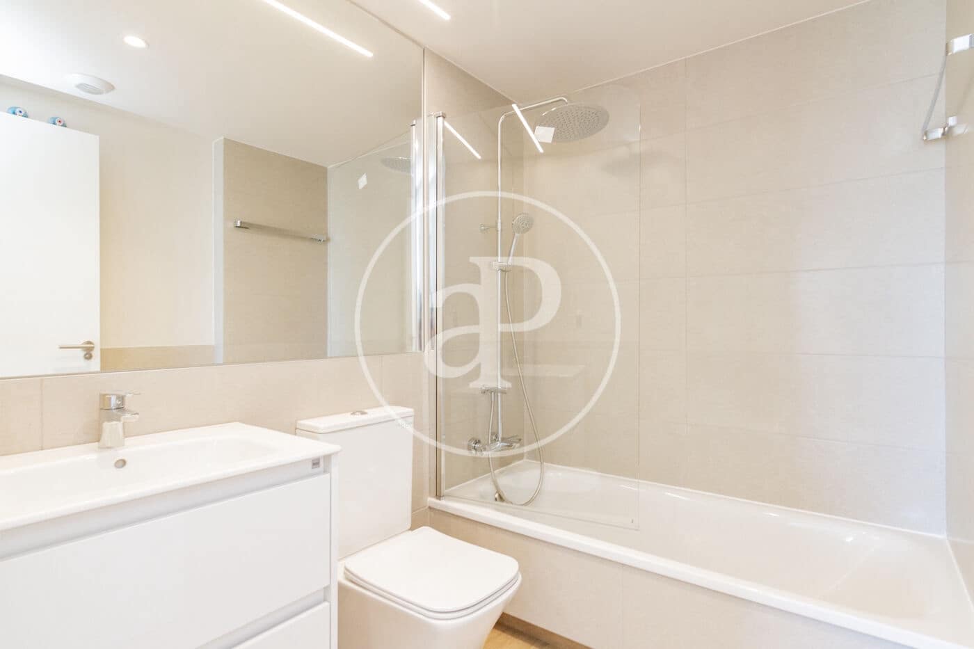 Appartement de 3 chambres à louer à Madrid ville avec piscine - 2 670 € (Ref: 9110573)