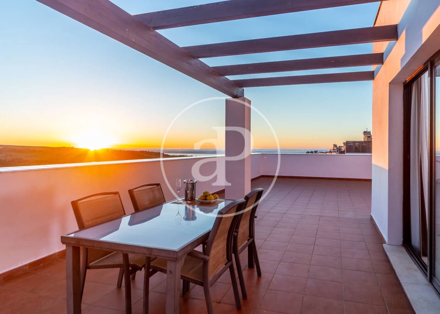 Apartament na sprzedaż w Estepona z basenem - 156 000 € (Ref: 9110577)