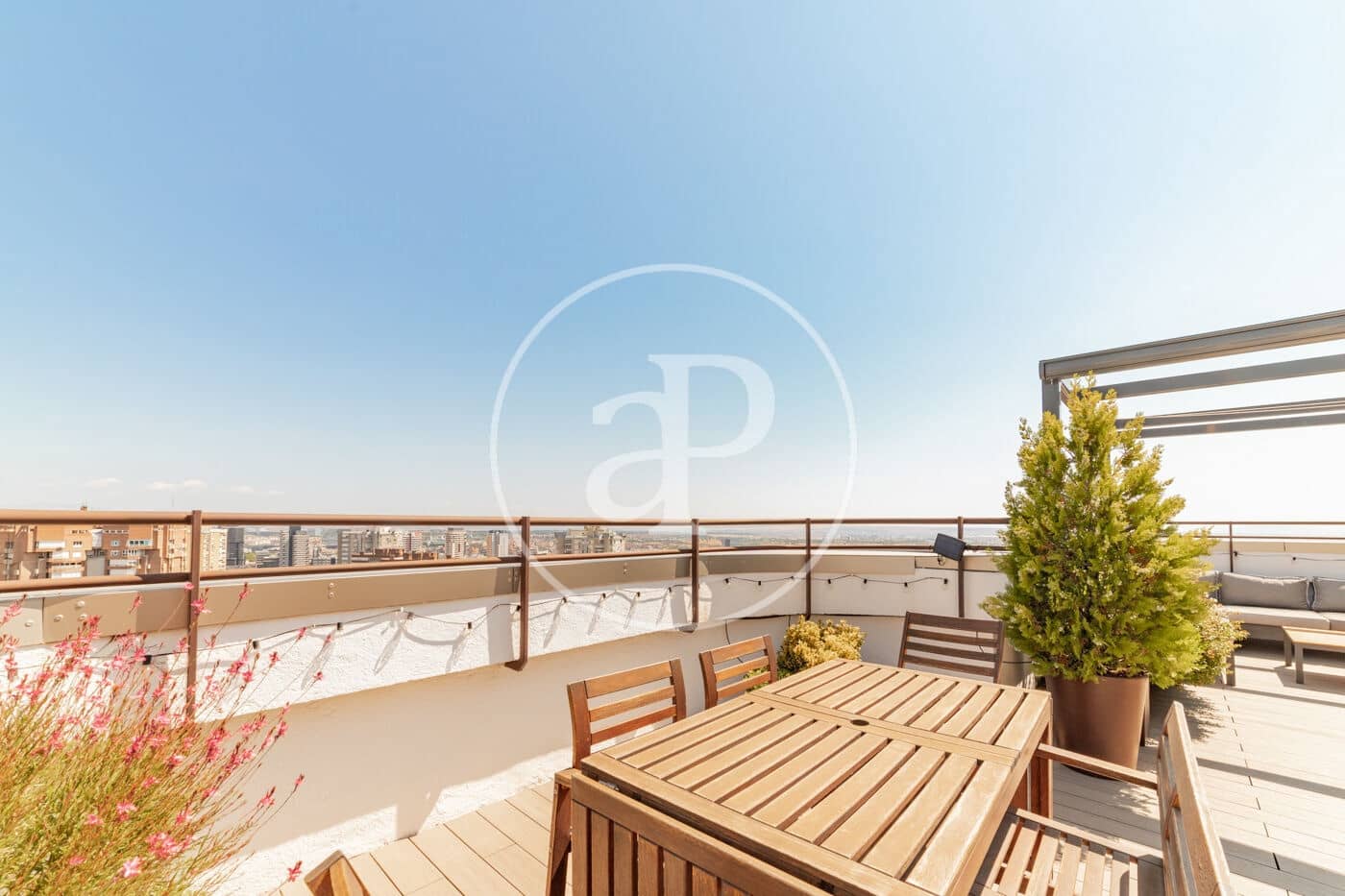 4 soveværelse Penthouse til salg i Madrid by med swimmingpool - € 1.895.000 (Ref: 9112573)