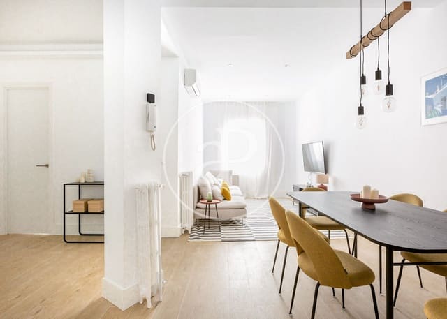 4 soveværelse Lejlighed til leje i Delicias, Madrid by - € 3.500 (Ref: 9114377)