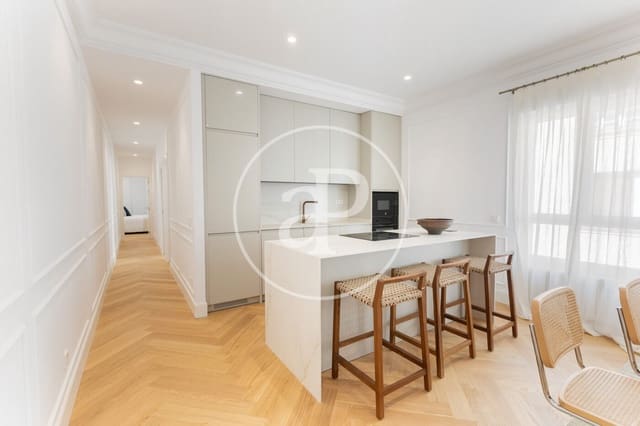 3 soveværelse Lejlighed til leje i Almagro, Madrid by - € 4.500 (Ref: 9116346)